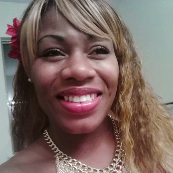 Meet your Posher, Denise - Picture 1 of 1